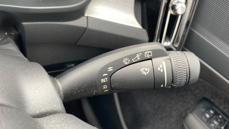 Volvo XC40 2.0 B3P Plus Dark 5dr Auto Petrol Estate